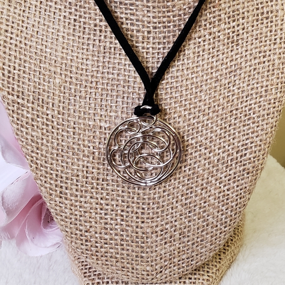 NIB Lia Sophia circle of life necklace, NWT circles
